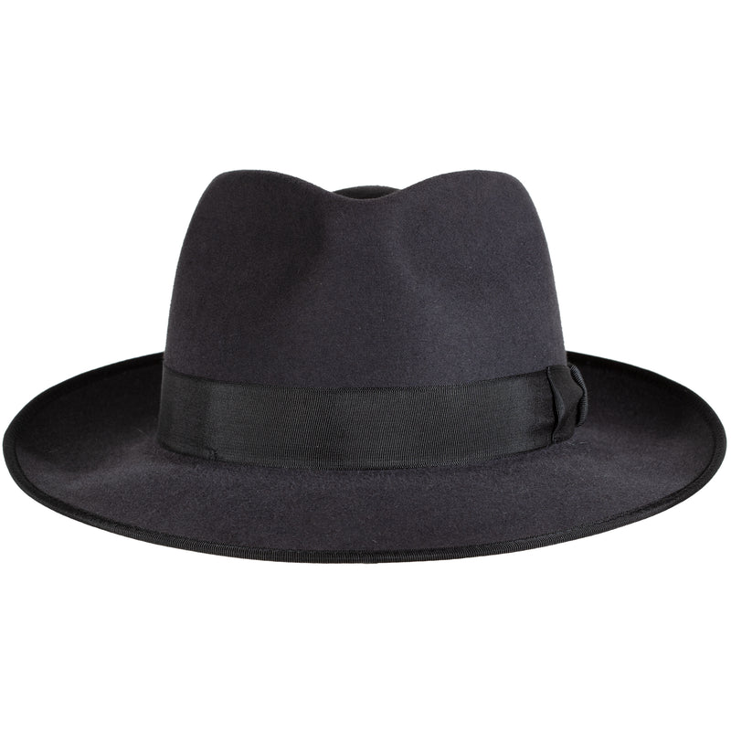 Stylemaster Hat in Carbon Gray. A pre-creased fedora, 100% rabbit fur felt. Handcrafted in Australia by Akubra. Front view.